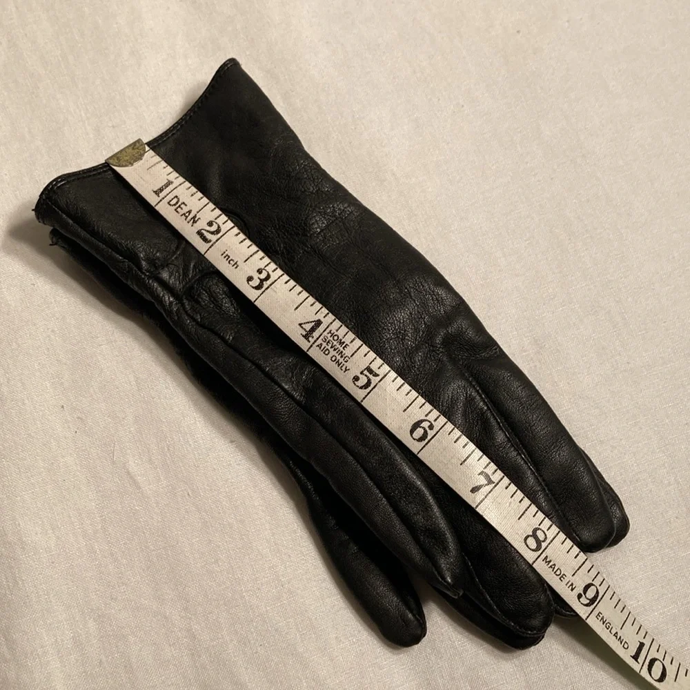 Gap buttery leather women’s gloves with snap M/L fits like a small